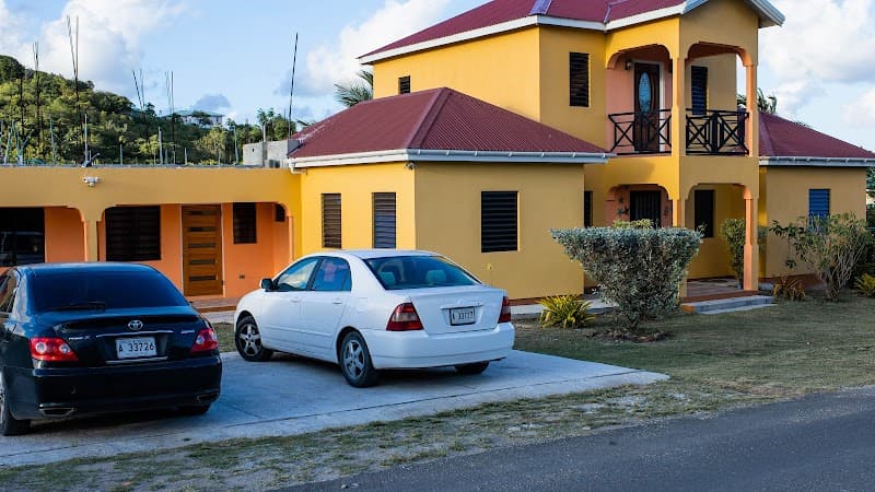 Rickanβs Suite Airbnb