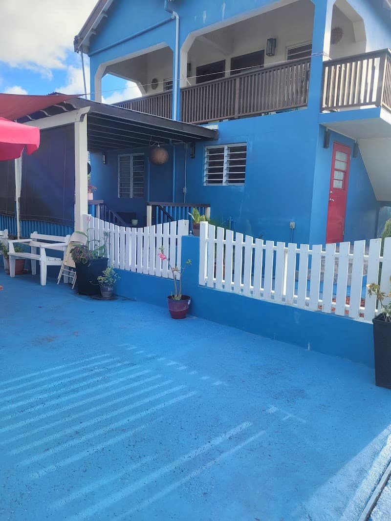 Silverbuttons Apartments & Eats